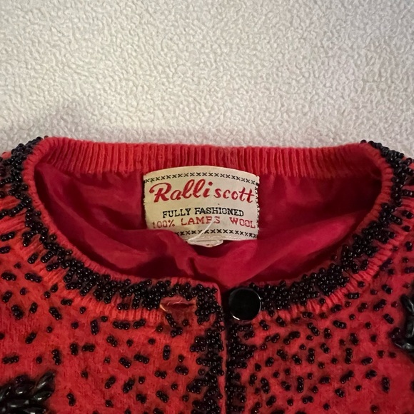Vintage 1940/50’s Ralli Scott red/blk 100% lambswool beaded fully lined sweater. - Picture 2 of 11